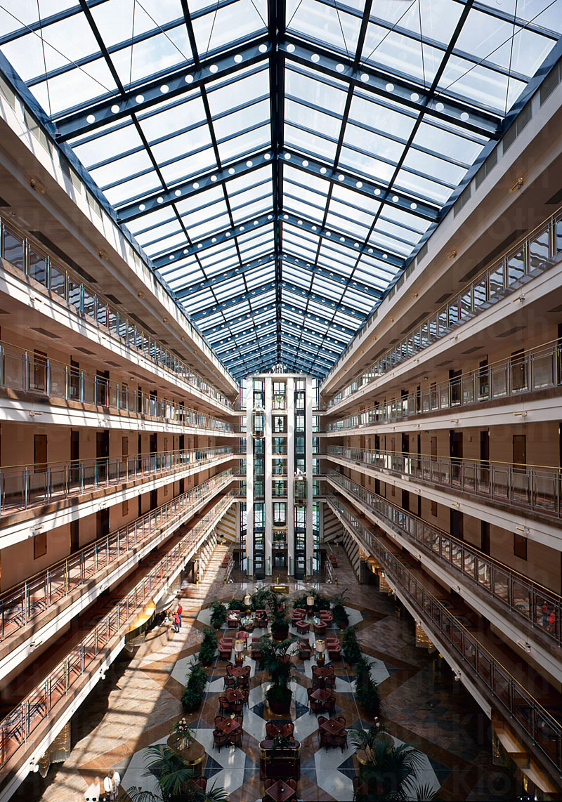 © Helmut Kloth: Interconti (Hannover)